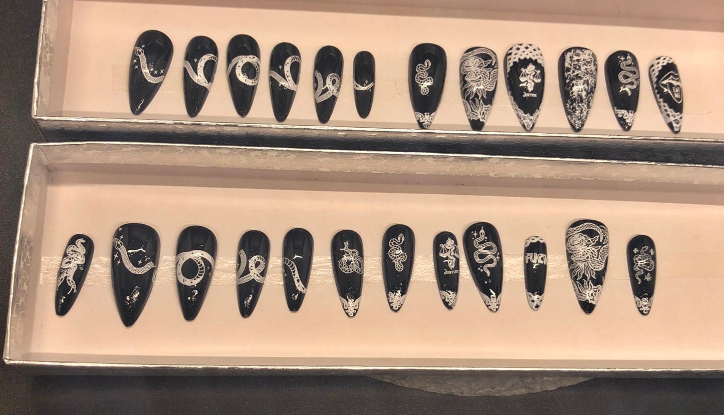 Snake press on nails